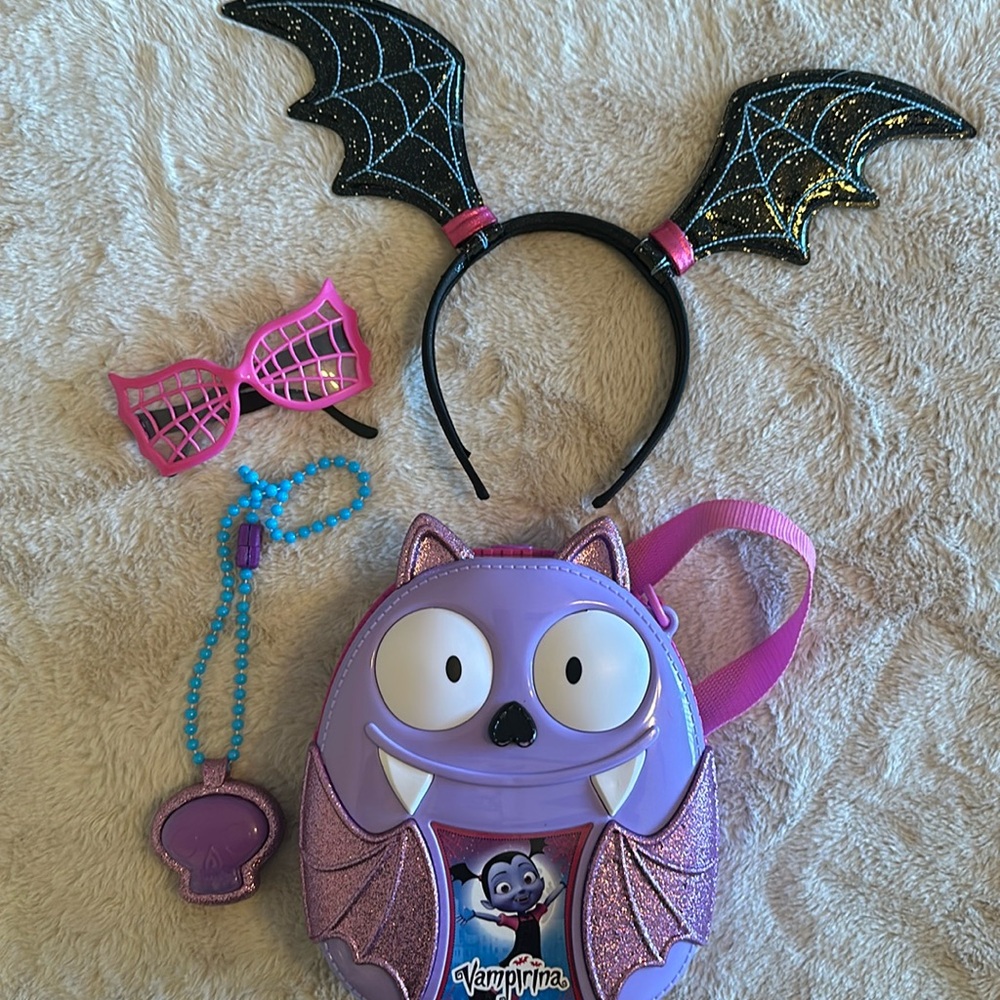 Vampirina 4-piece set